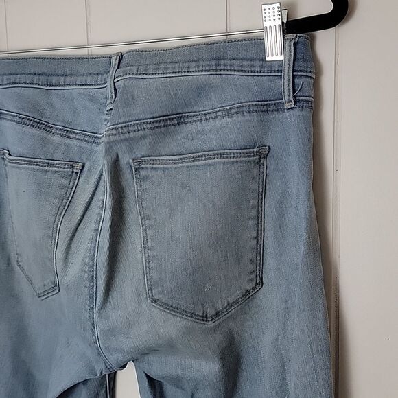Skinny light was jean with distressed hem - Picture 4 of 4